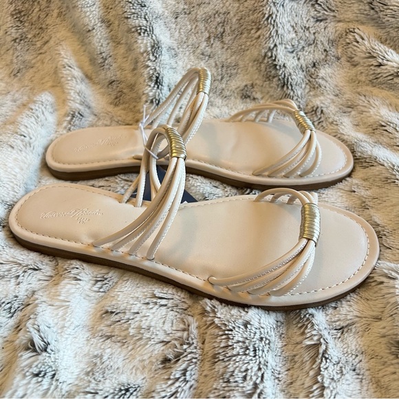 NWT Universal Thread Cream Sandals Size 7.5 - Picture 2 of 3